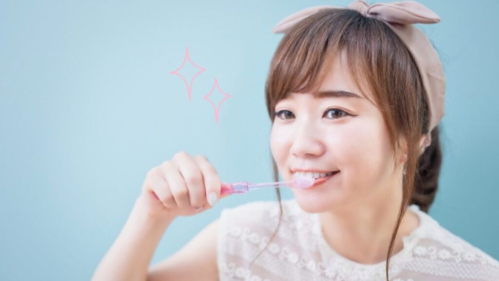 歯みがきをしている女性の画像
