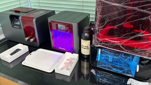 デジタル矯正で活用される3Dプリンターの画像。